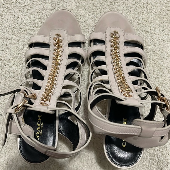 EUC- Coach - 9 - Picture 6 of 11